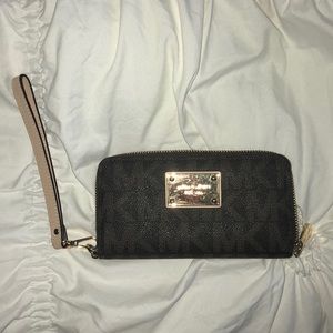 Michael Kors Wristlet Wallet